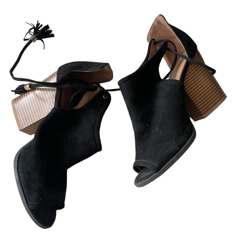 Heels - Picture 2 of 3